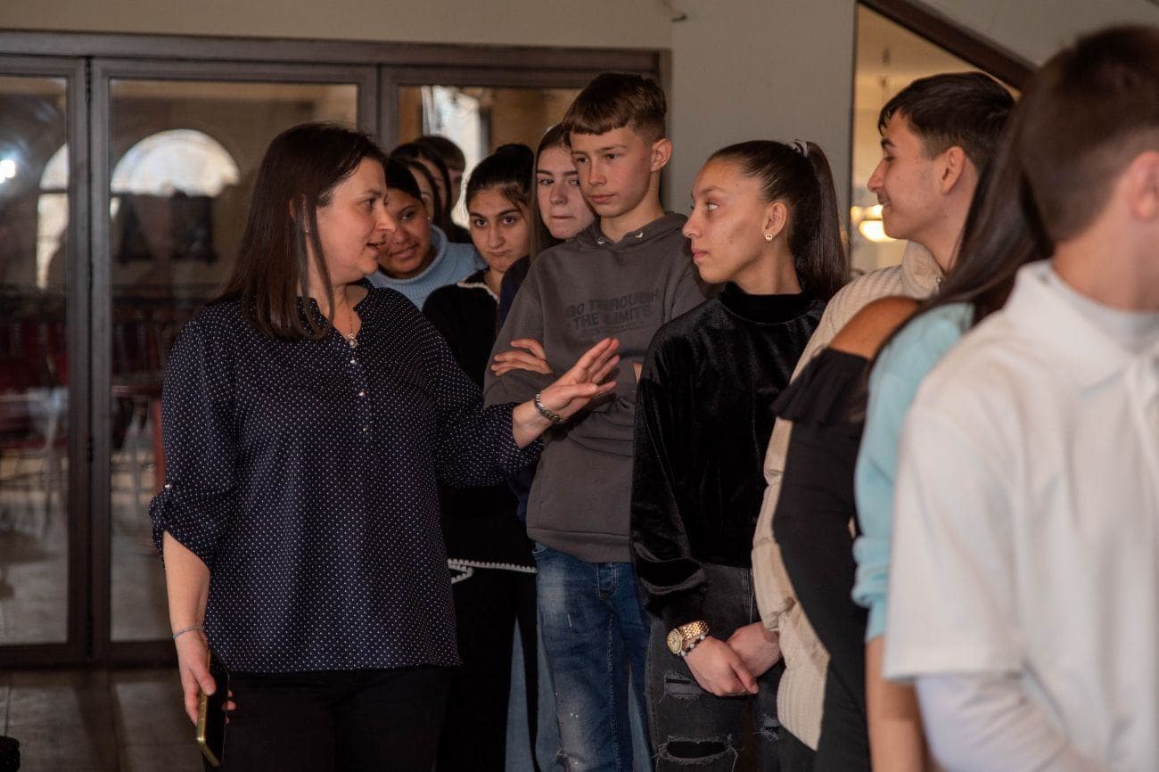 Udruženje Romkinja Bujanovac u saradnji sa srednjoškolskim parlamentima na teritoriji opštine Bujanovac uspešno je realizovalo edukativne trening radionice