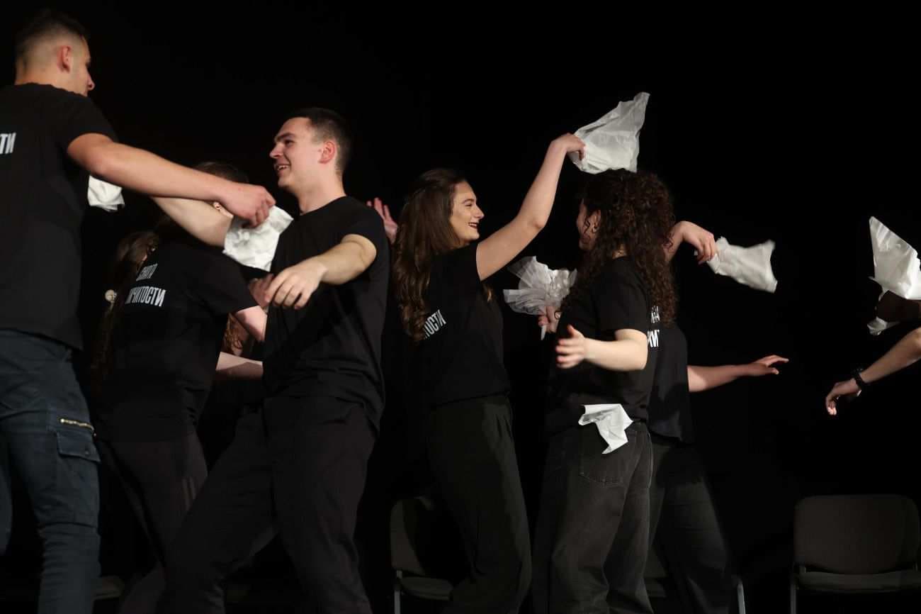 „Snaga različitosti“: Mladi iz Raške i Novog Pazara povezani kroz umetnost i dijalog