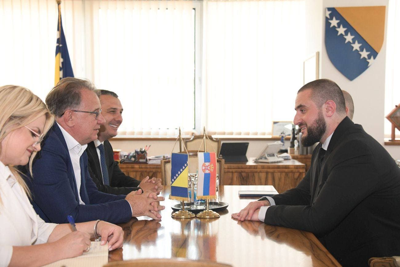 Premijer Nikšić razgovarao sa ministrom u Vladi Srbije Zukorlićem