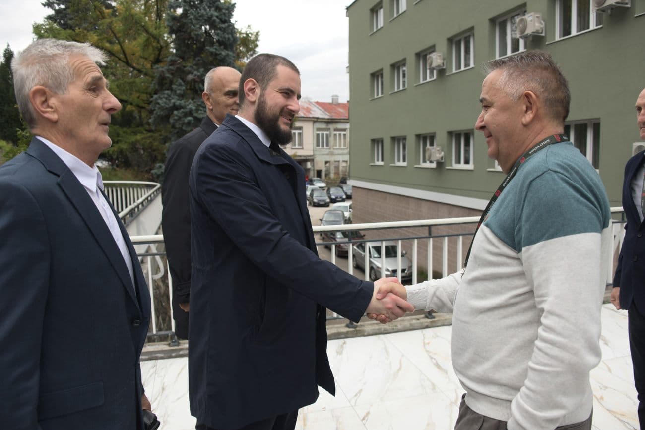 Ministar Zukorlić i direktor FAP-a Golubović razgovarali o rešavanju pitanja parcele za džamiju u Novom Priboju