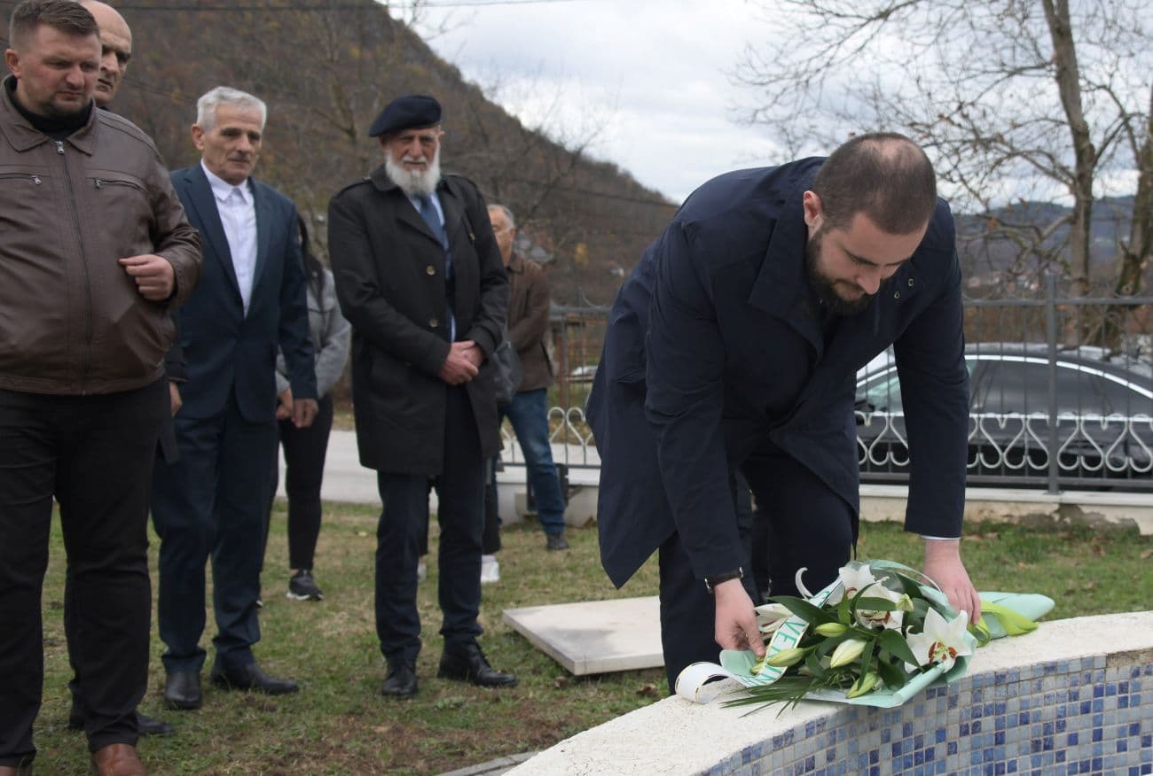Ministar Zukorlić položio ljiljane na spomen-obeležje u Sjeverinu