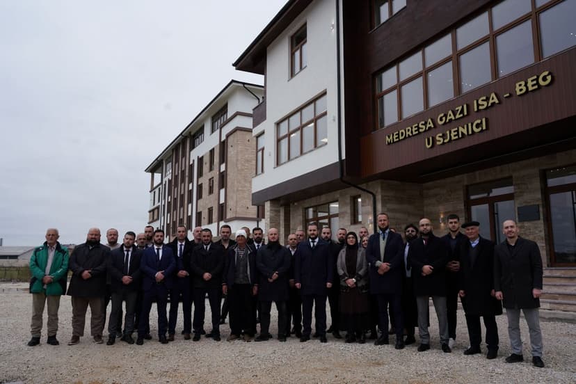 Ministar Zukorlić posetio Medresu i islamske centre u Sjenici