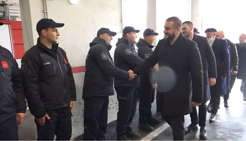 Zukorlić na terenu nakon požara u Industrijskoj zoni i Medresi Gazi Isa-beg