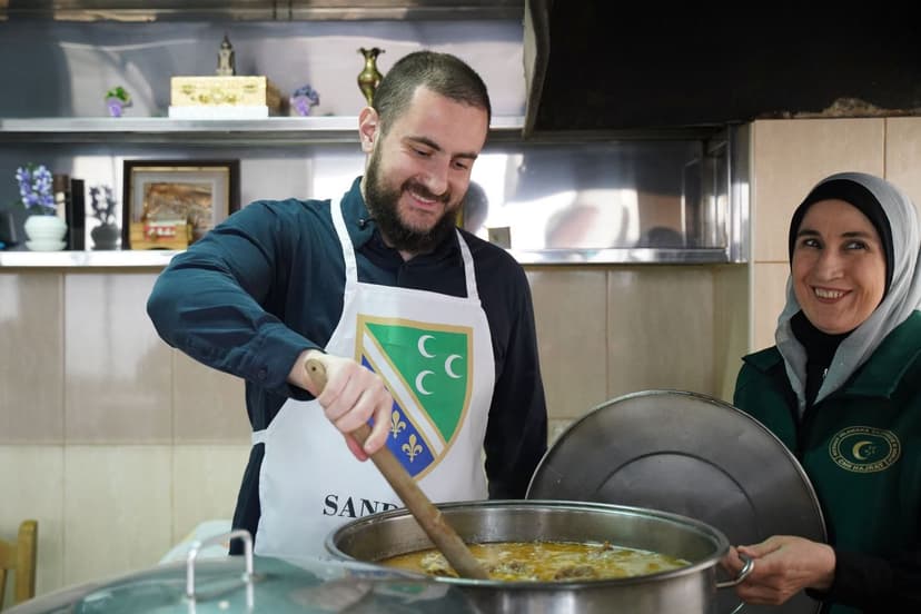 Ministar Zukorlić pripremao i delio iftare u vakufskoj kuhinji