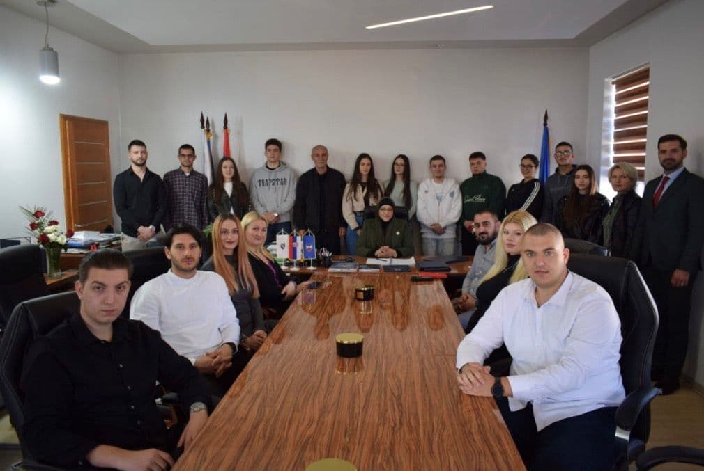Uz podršku Kabineta ministra uspešno realizovan projekat „POMAK – mladi kao pokretači promena“